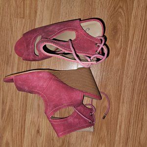 Pink wedges